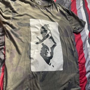 THE WEEKND CAMO “XO HAND” TEE